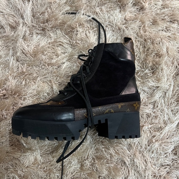 Louis Vuitton
Lauréate lace up boots - Picture 4 of 9